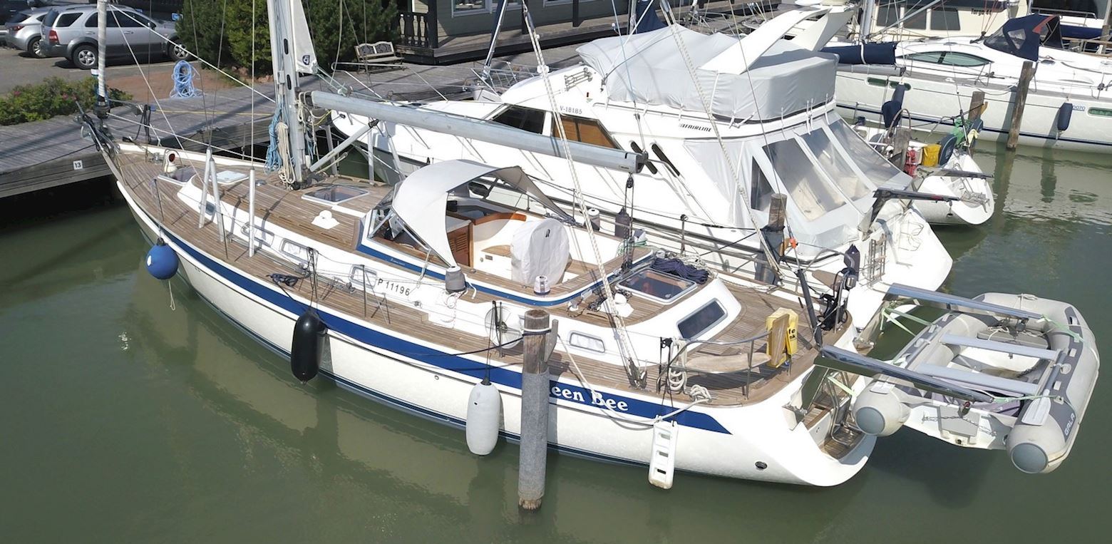Hallberg-Rassy 43 — Photo 1