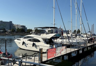Azimut 46 — Billede 2